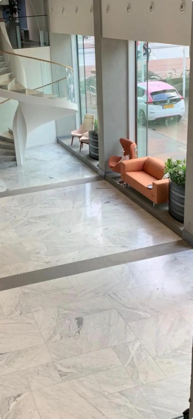 Marmer detail — voor behandeling